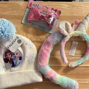 😊FREE😊W/ $35 Purchase - NWT 3 pack DISNEY beanie, unicorn tail, headband & bow